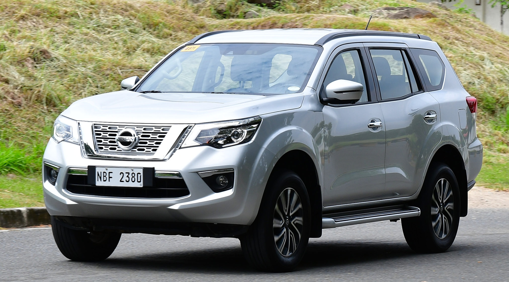 Cho thuê xe tự lái 7 chỗ Nissan Terra Cho thuê xe tự lái 7 chỗ Nissan Terra