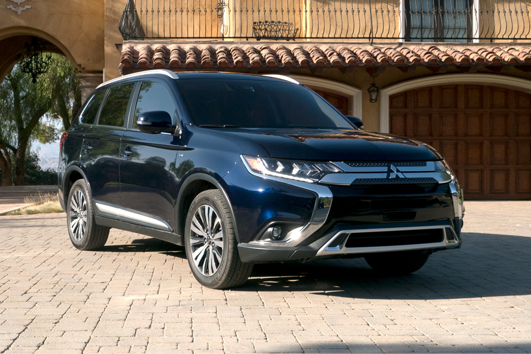 Cho thuê xe tự lái 7 chỗ Mitsubishi Outlander Cho thuê xe tự lái 7 chỗ Mitsubishi Outlander